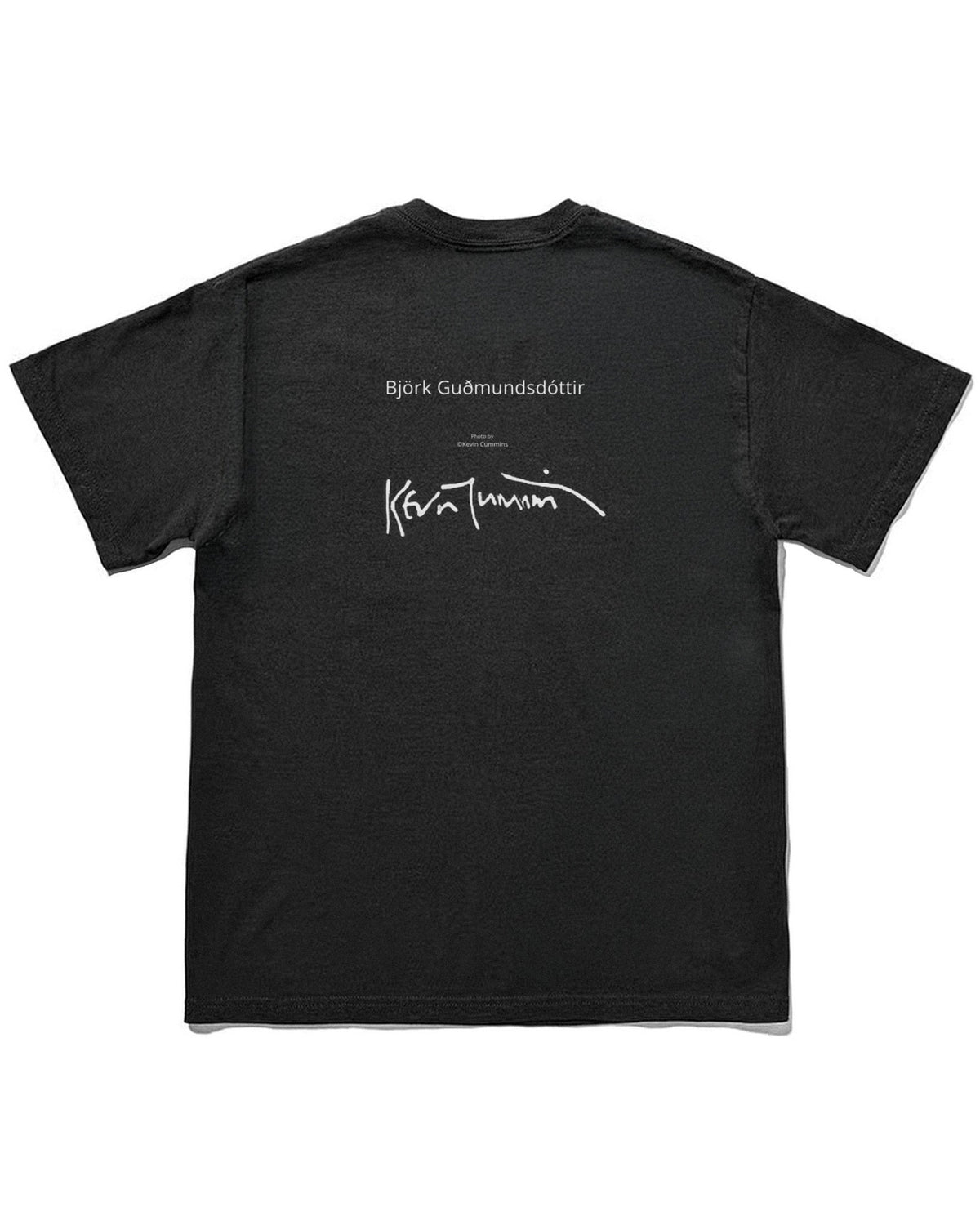 ビョーク（Björk）｜Kevin Cummins撮影のライブ写真をプリントしたフォトTシャツ（背面）