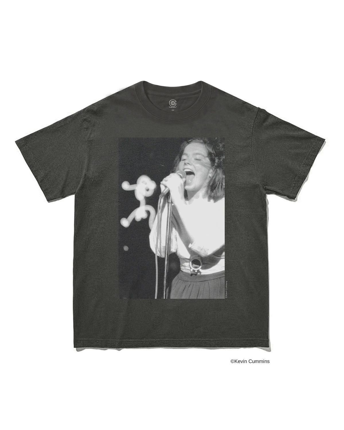 ビョーク（Björk）｜Kevin Cummins撮影のライブ写真をプリントしたフォトTシャツ