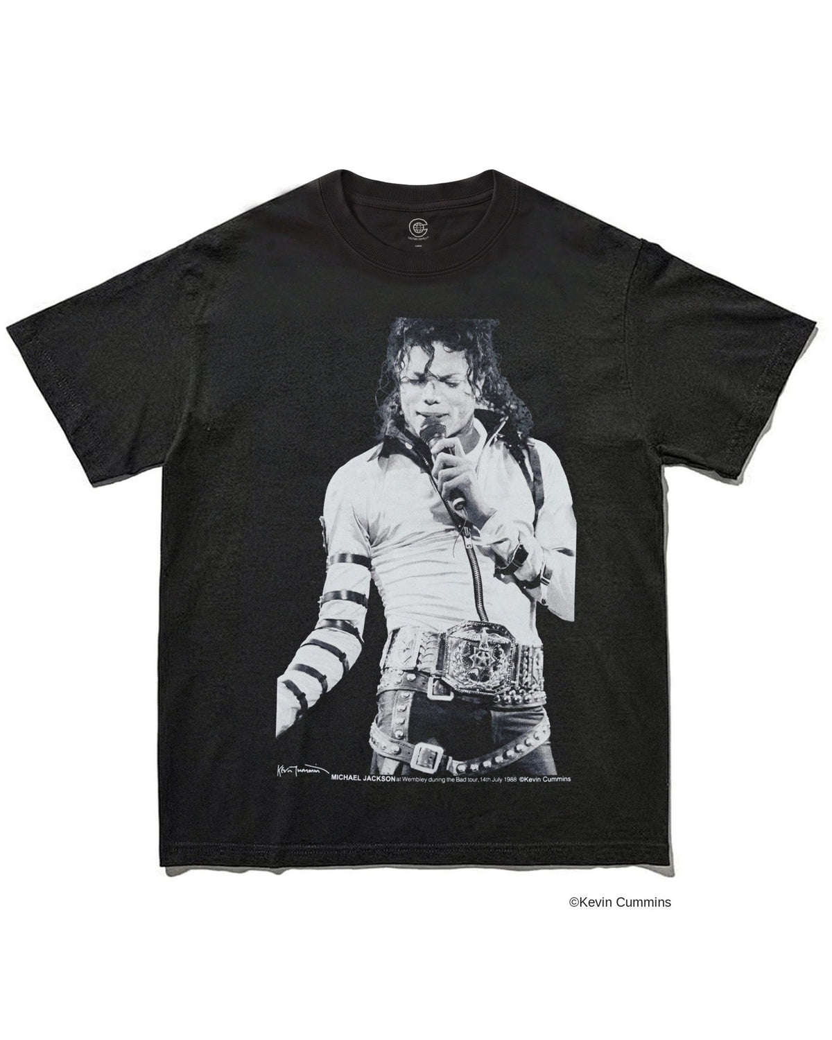 マイケル・ジャクソン（Michael Jackson）｜Kevin Cummins撮影の写真をプリントしたフォトTシャツ ブラック