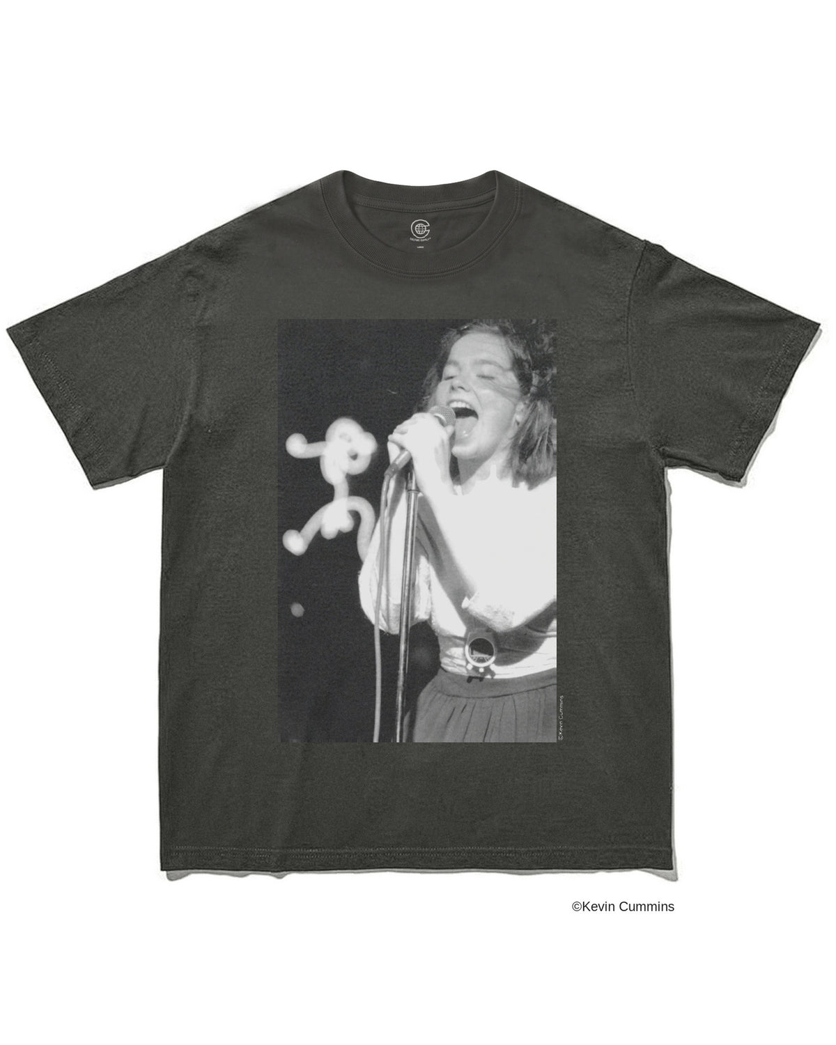 ビョーク（Björk）｜Kevin Cummins撮影のライブ写真をプリントしたフォトTシャツ
