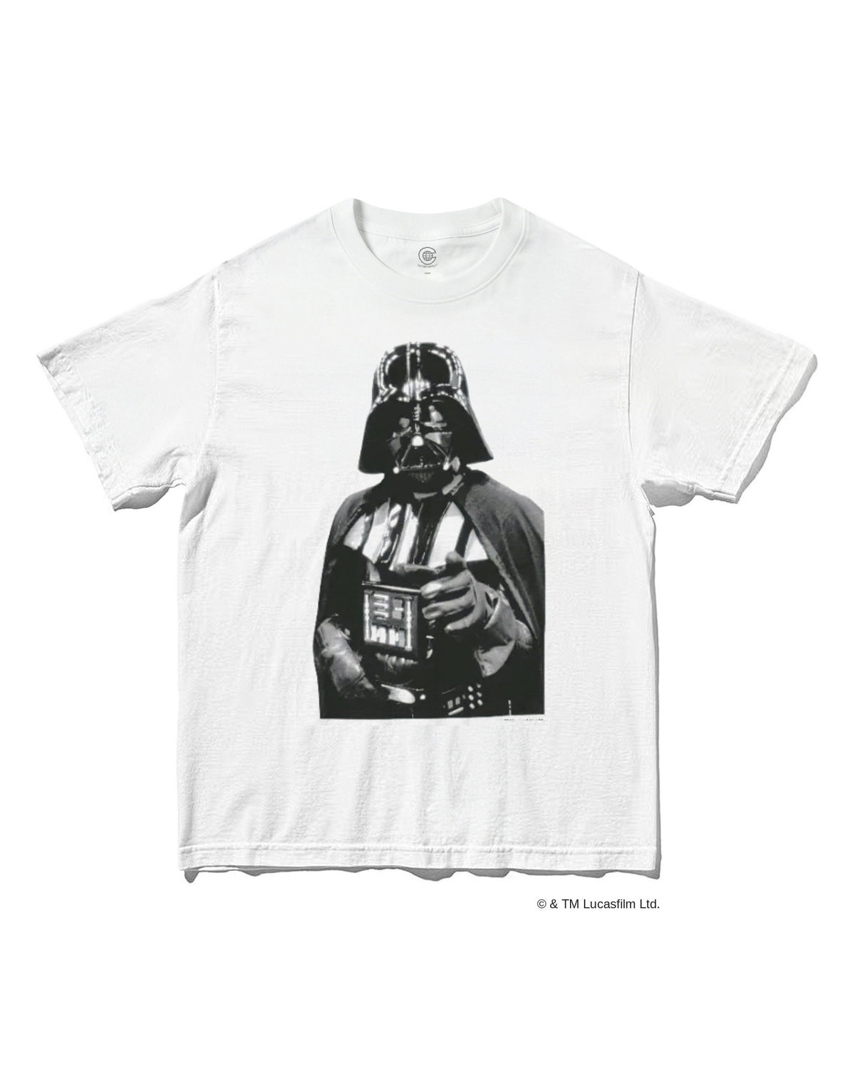 ダース・ベイダー｜映画『スター・ウォーズ』（1977年）のポートレートをプリントしたグラフィックTシャツ ホワイト
